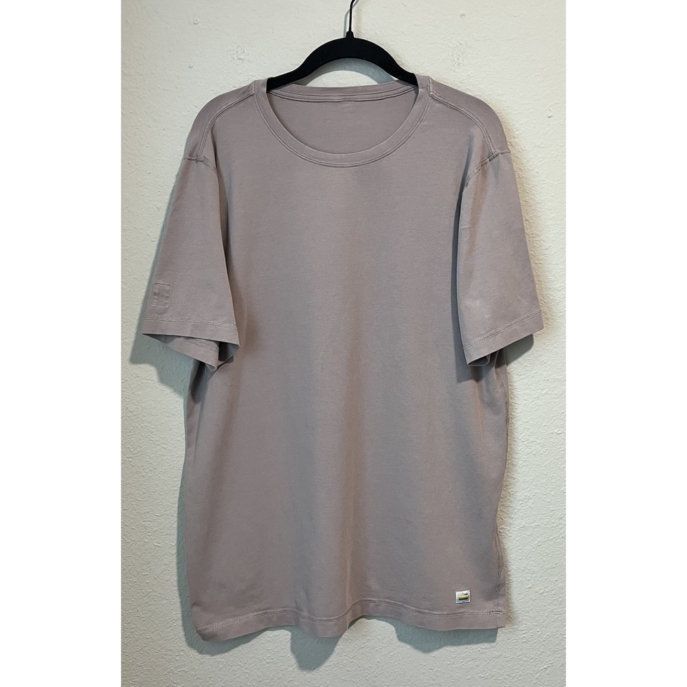 Vuori Men's T-Shirt Tee Size Medium Short Sleeve Shirt Purpleish Gray